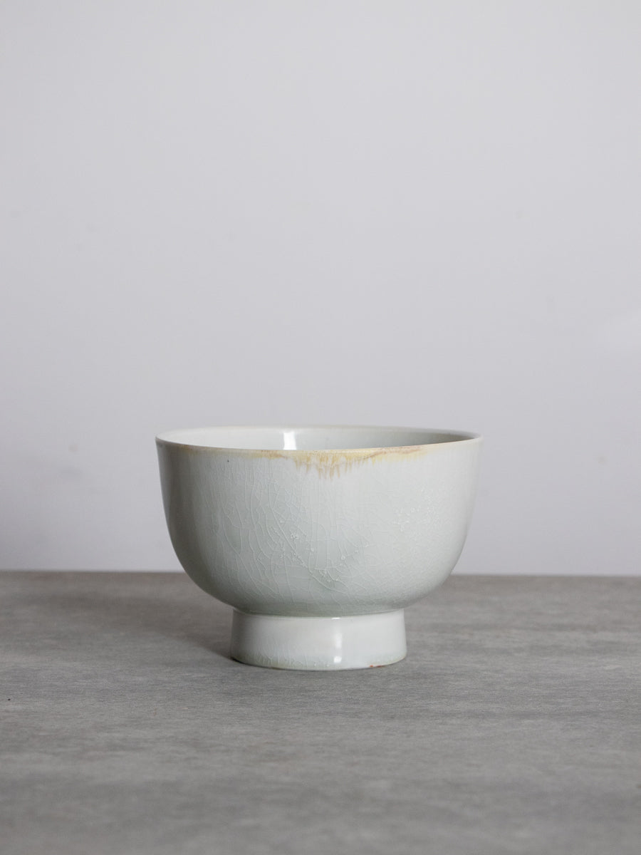 白磁合鹿碗（結晶）