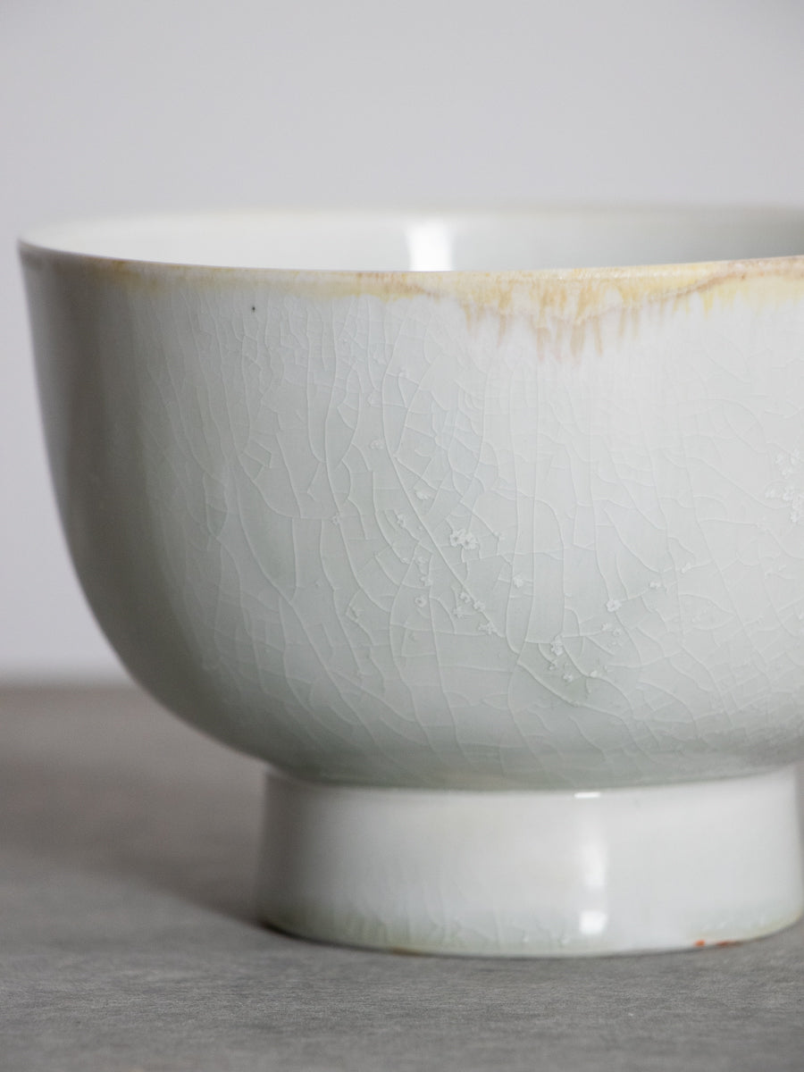 白磁合鹿碗（結晶）