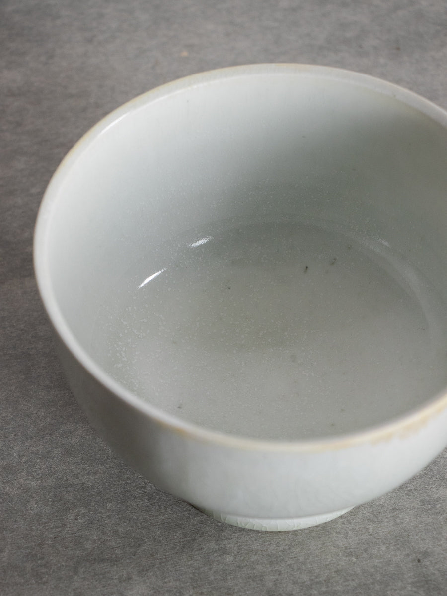 白磁合鹿碗（結晶）
