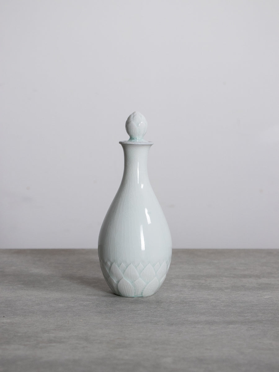 白磁蓮文有蓋徳利