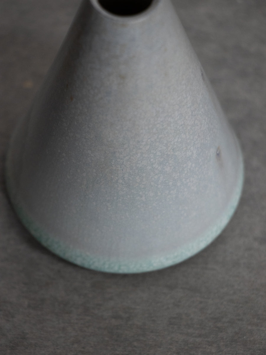 白磁盛砂一輪挿し_中