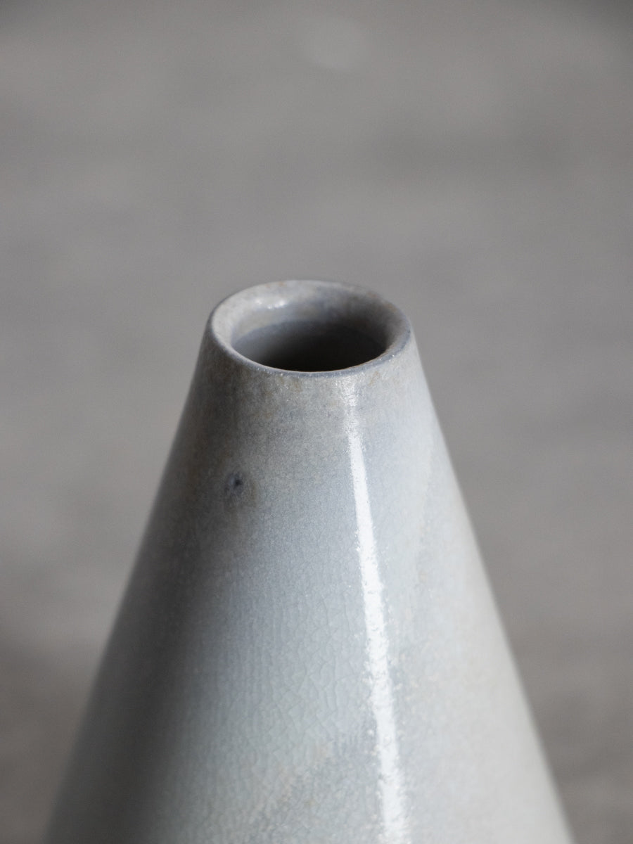 白磁盛砂一輪挿し_中