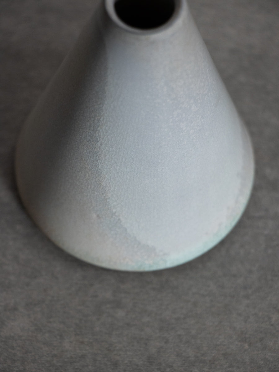 白磁盛砂一輪挿し_中