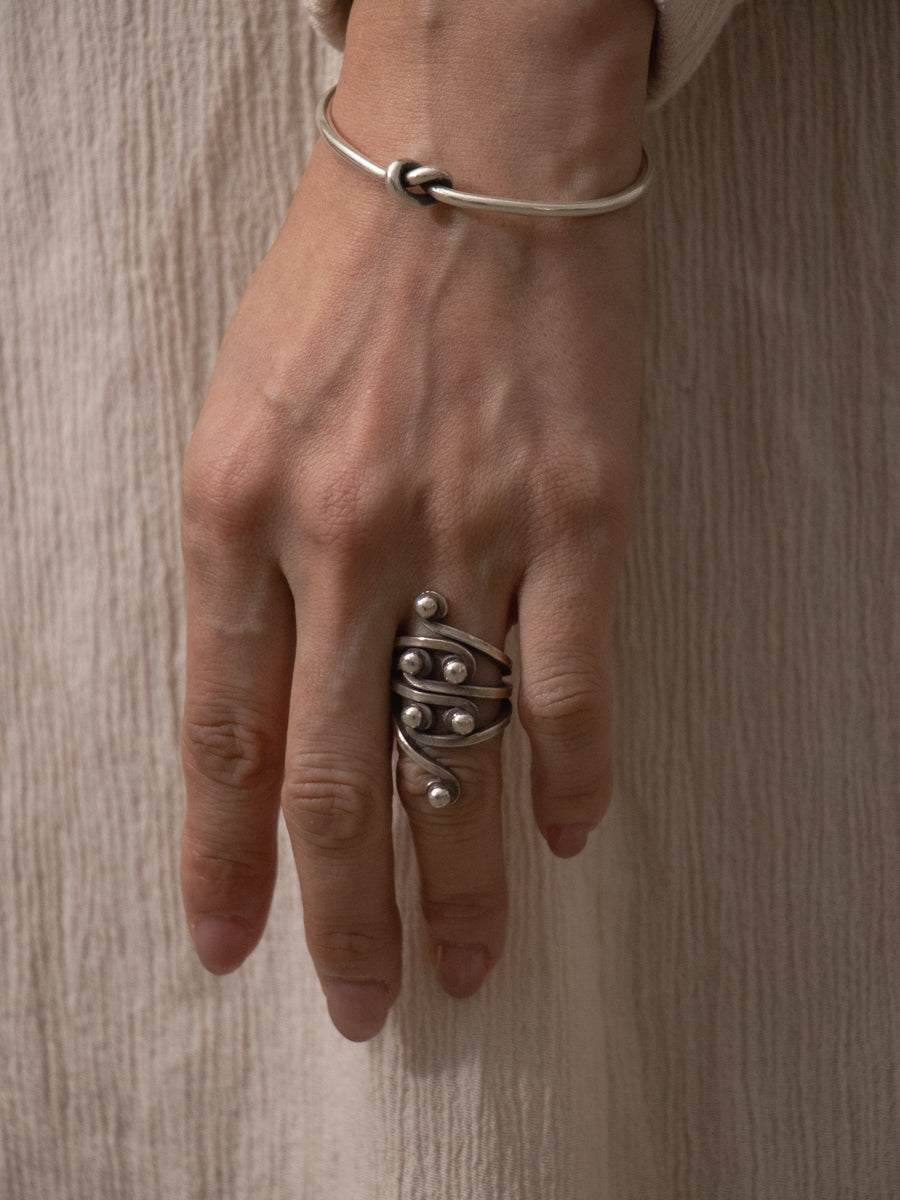 カレンシルバーリング (W02)