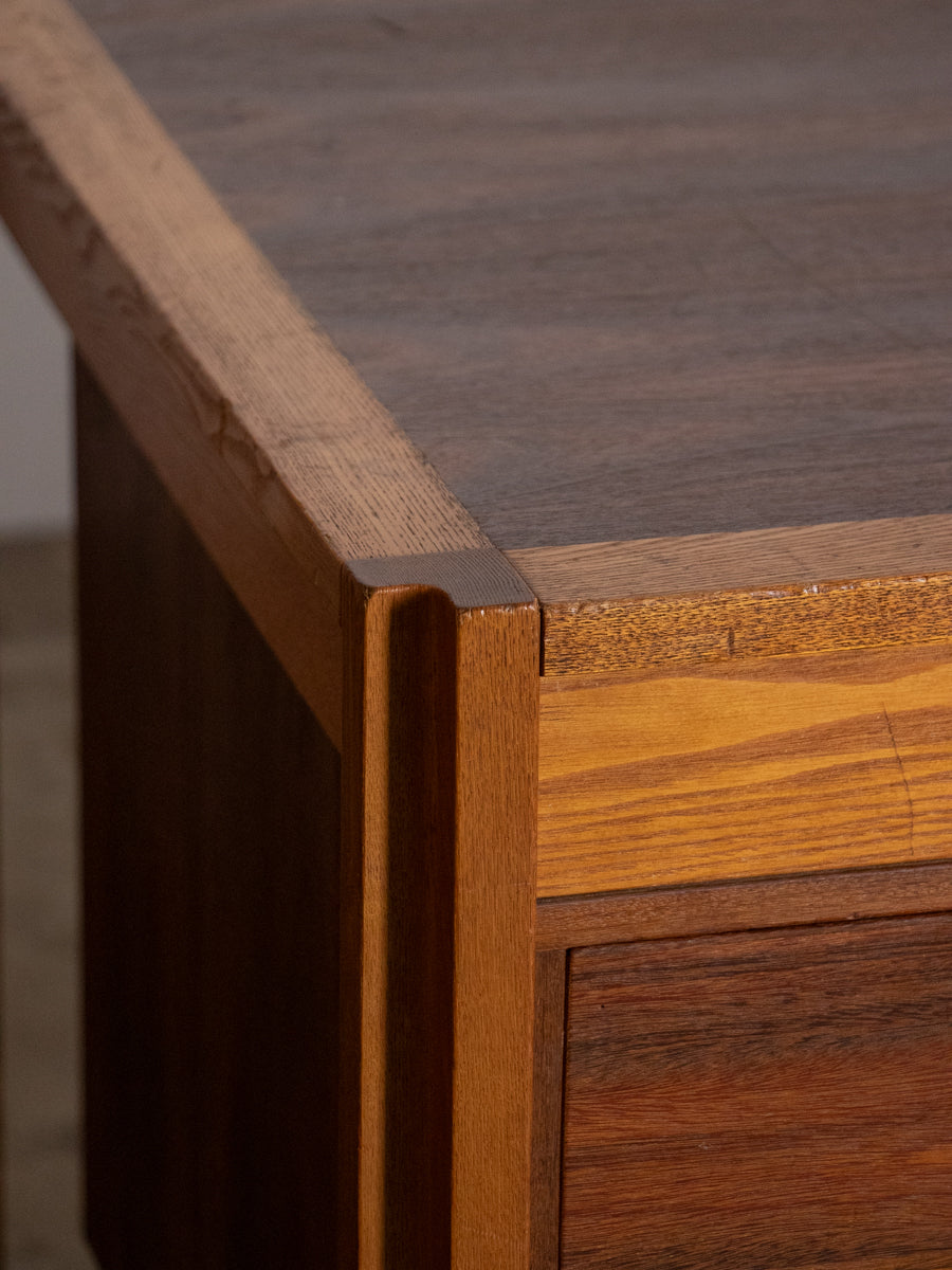 6杯の引出し付きデスク