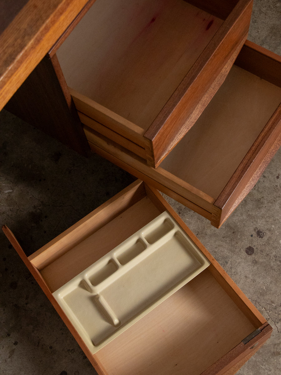 6杯の引出し付きデスク