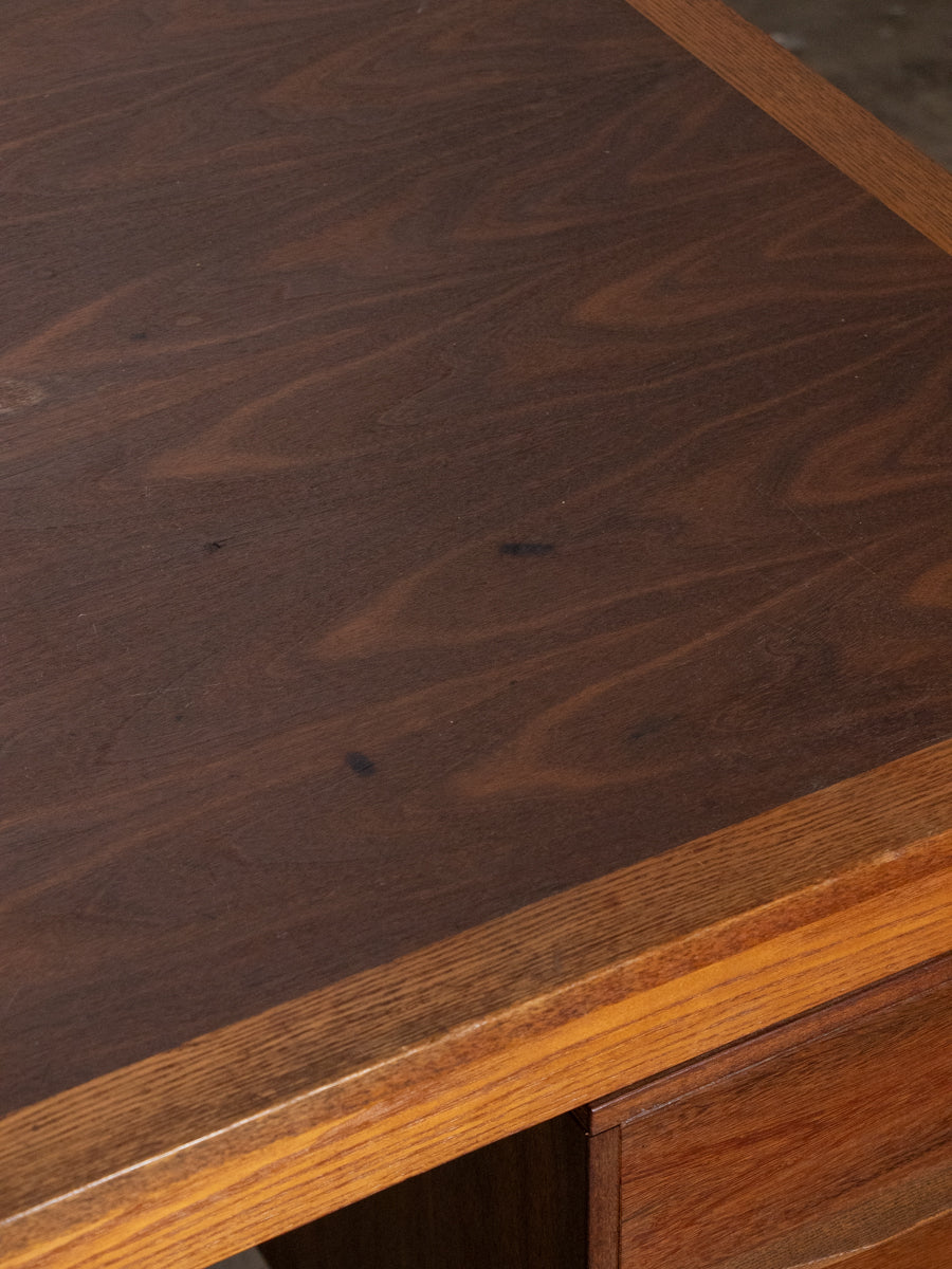 6杯の引出し付きデスク