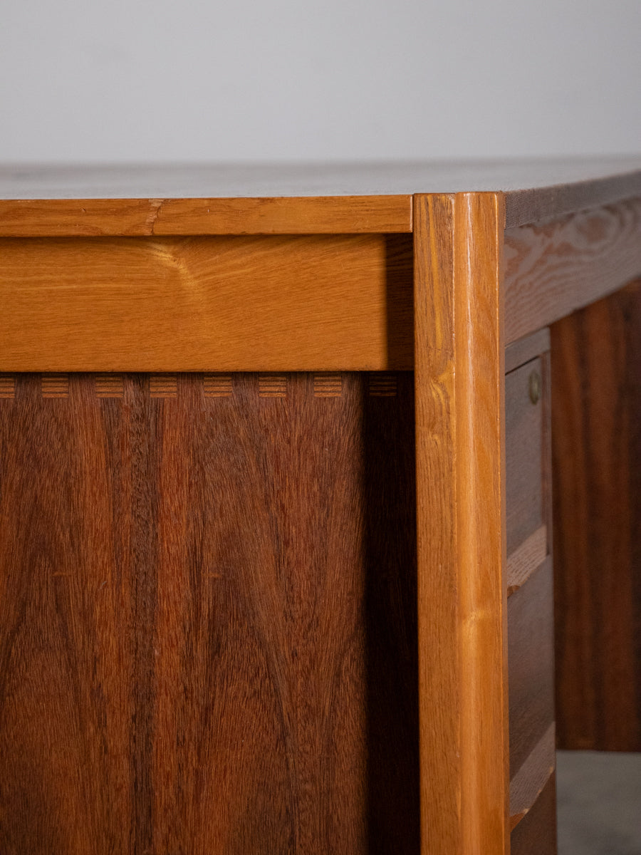 6杯の引出し付きデスク