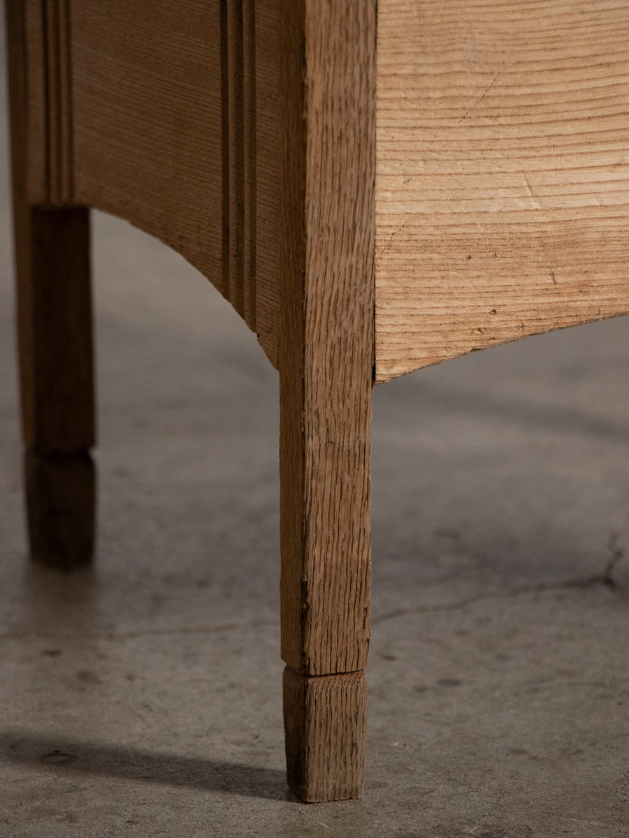 ３段のガラスケース