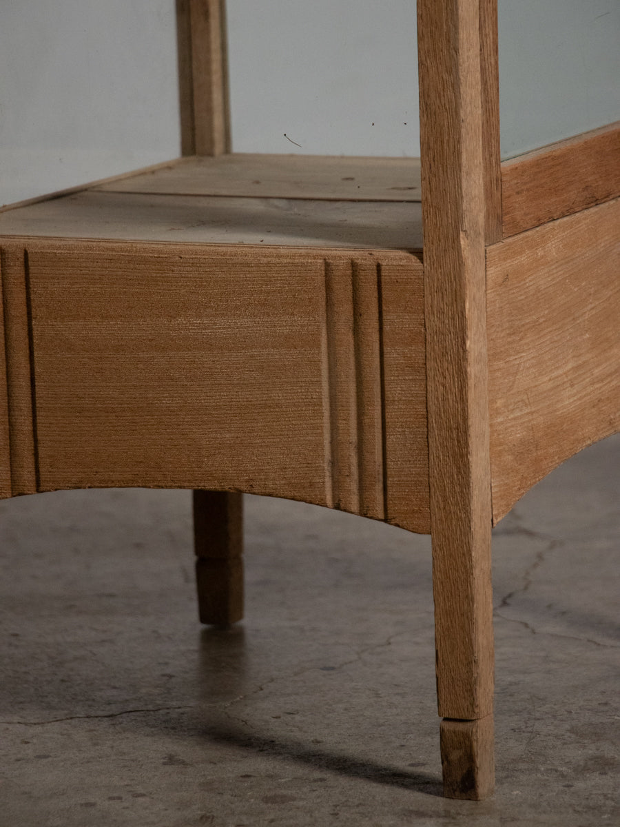 ３段のガラスケース