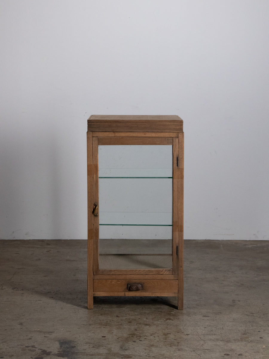 玉飾りのガラスケース