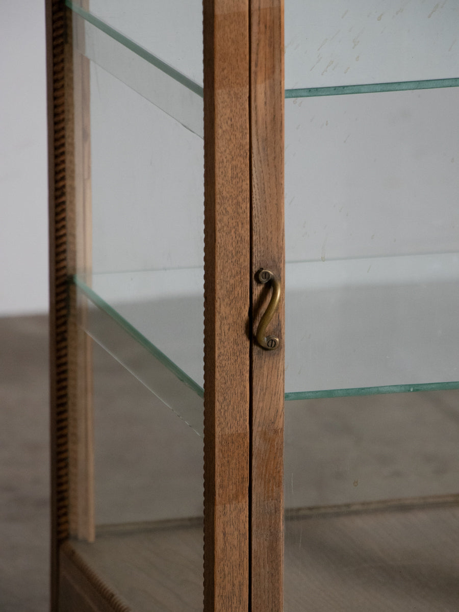 玉飾りのガラスケース