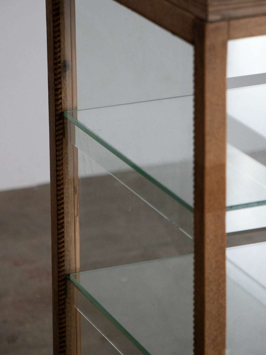 玉飾りのガラスケース