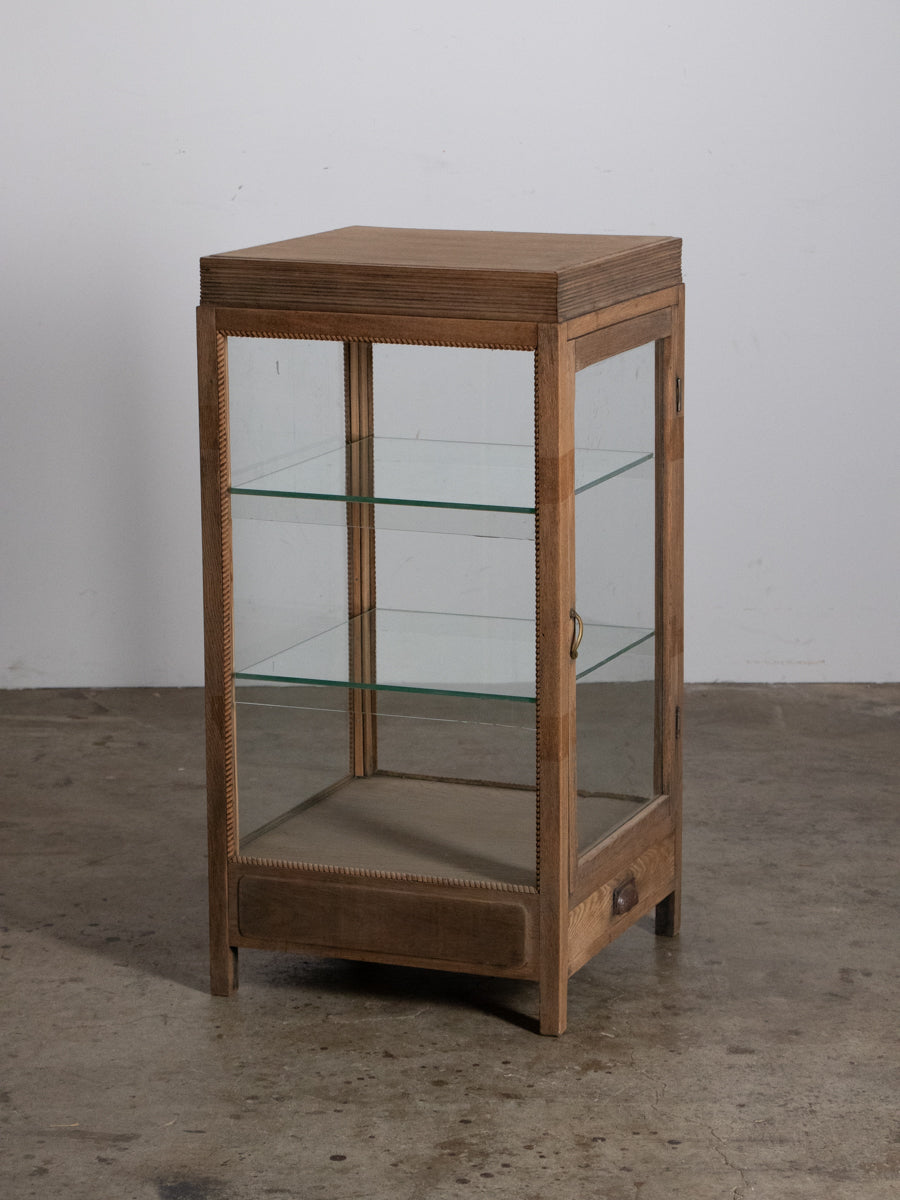 玉飾りのガラスケース