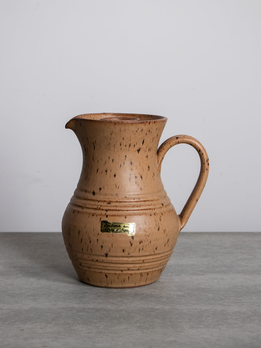 薄茶の氷入れ付き石器ピッチャー