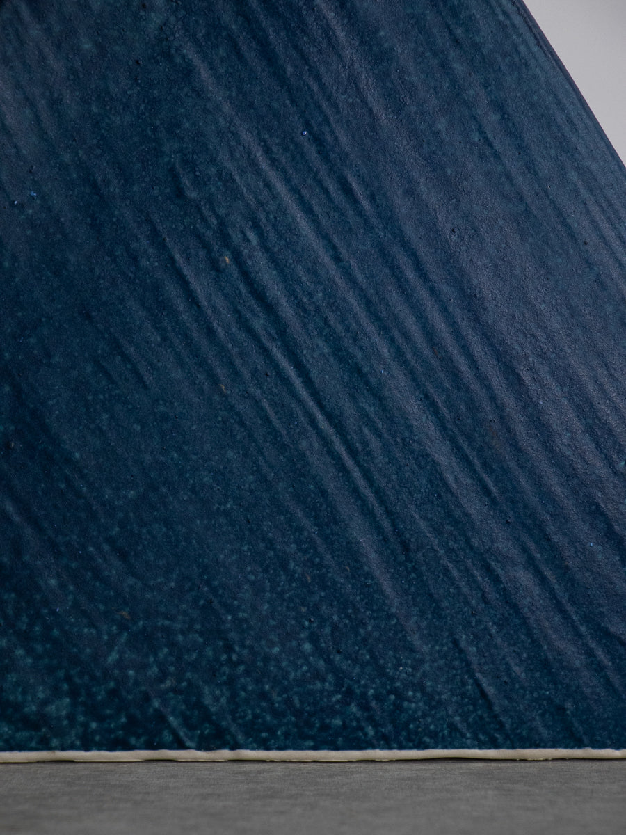 三角の青釉いけばな花器