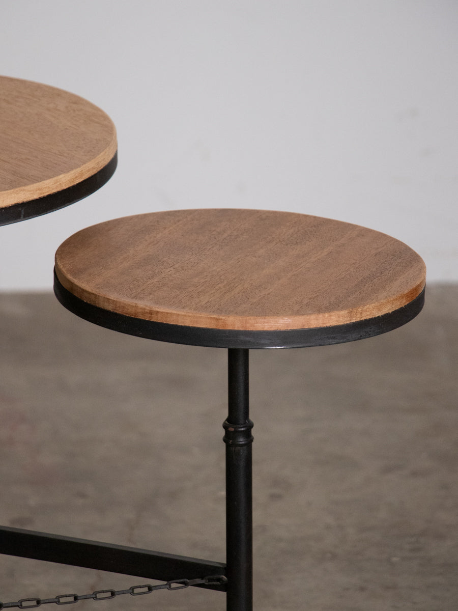 鉄脚の3段テーブル