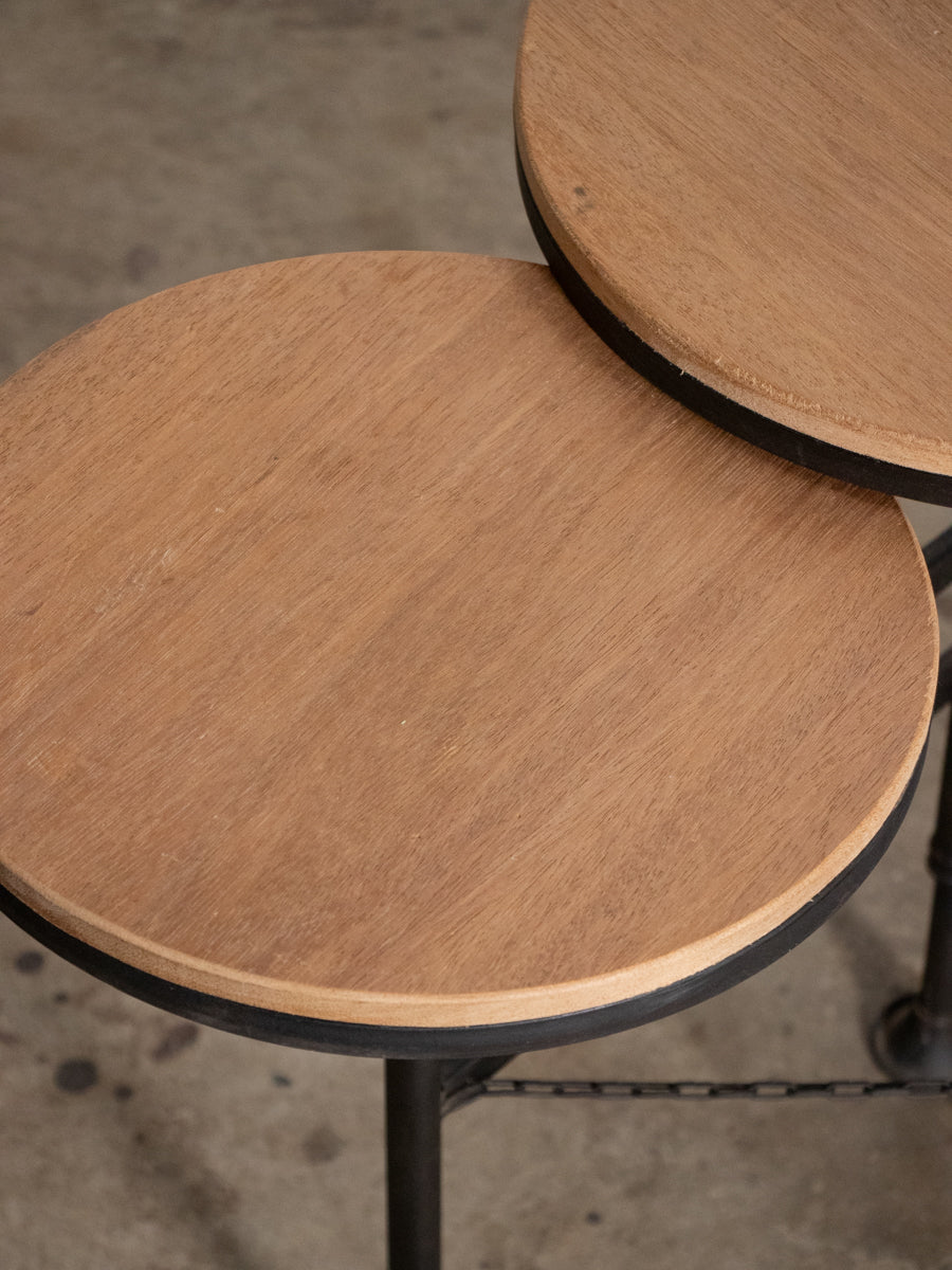 鉄脚の3段テーブル