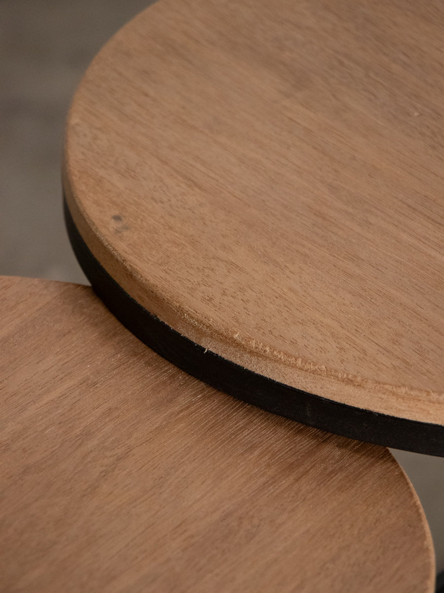 鉄脚の3段テーブル