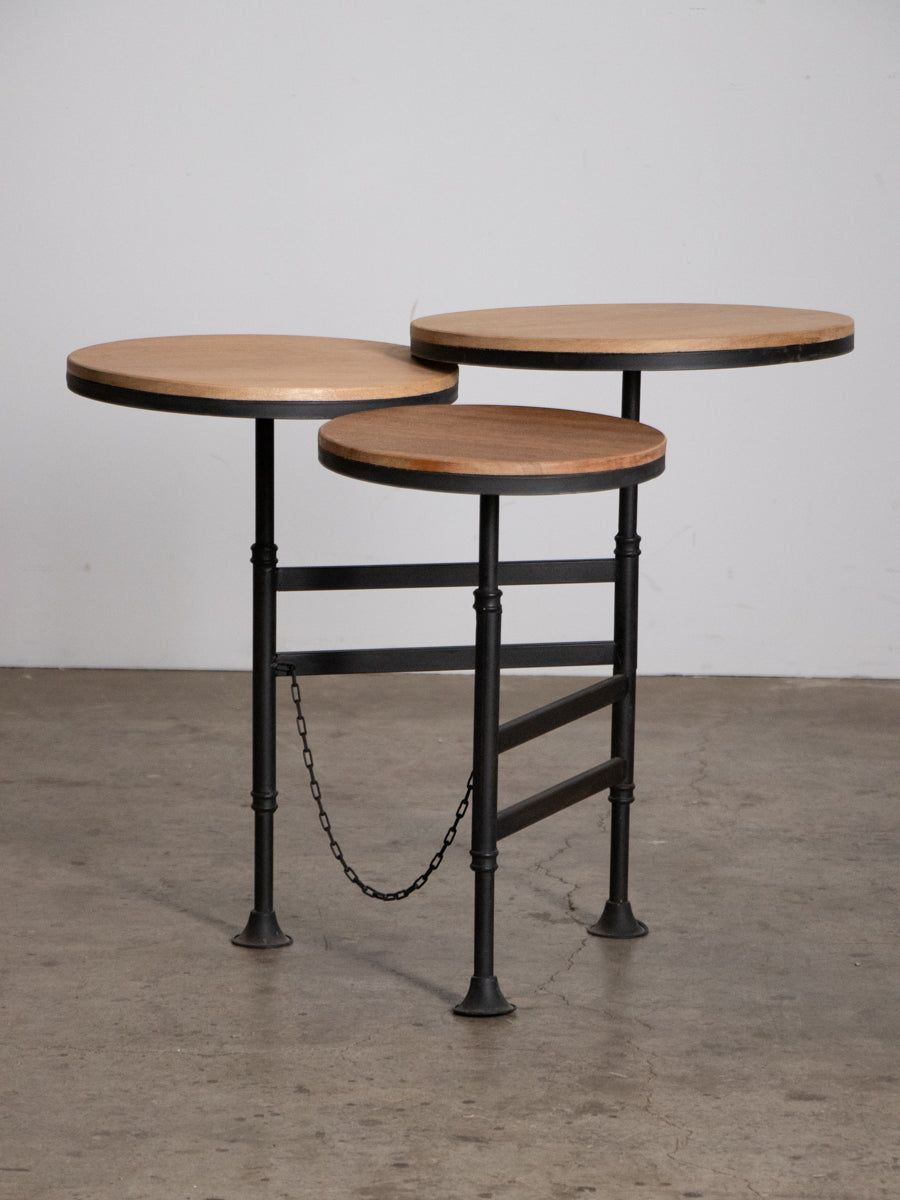 鉄脚の3段テーブル