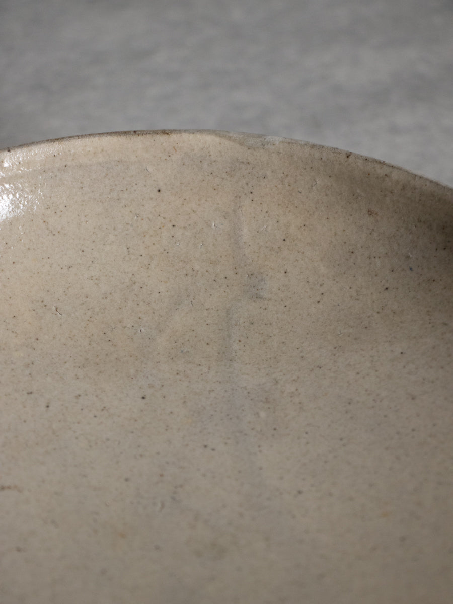 陶石粉引平鉢