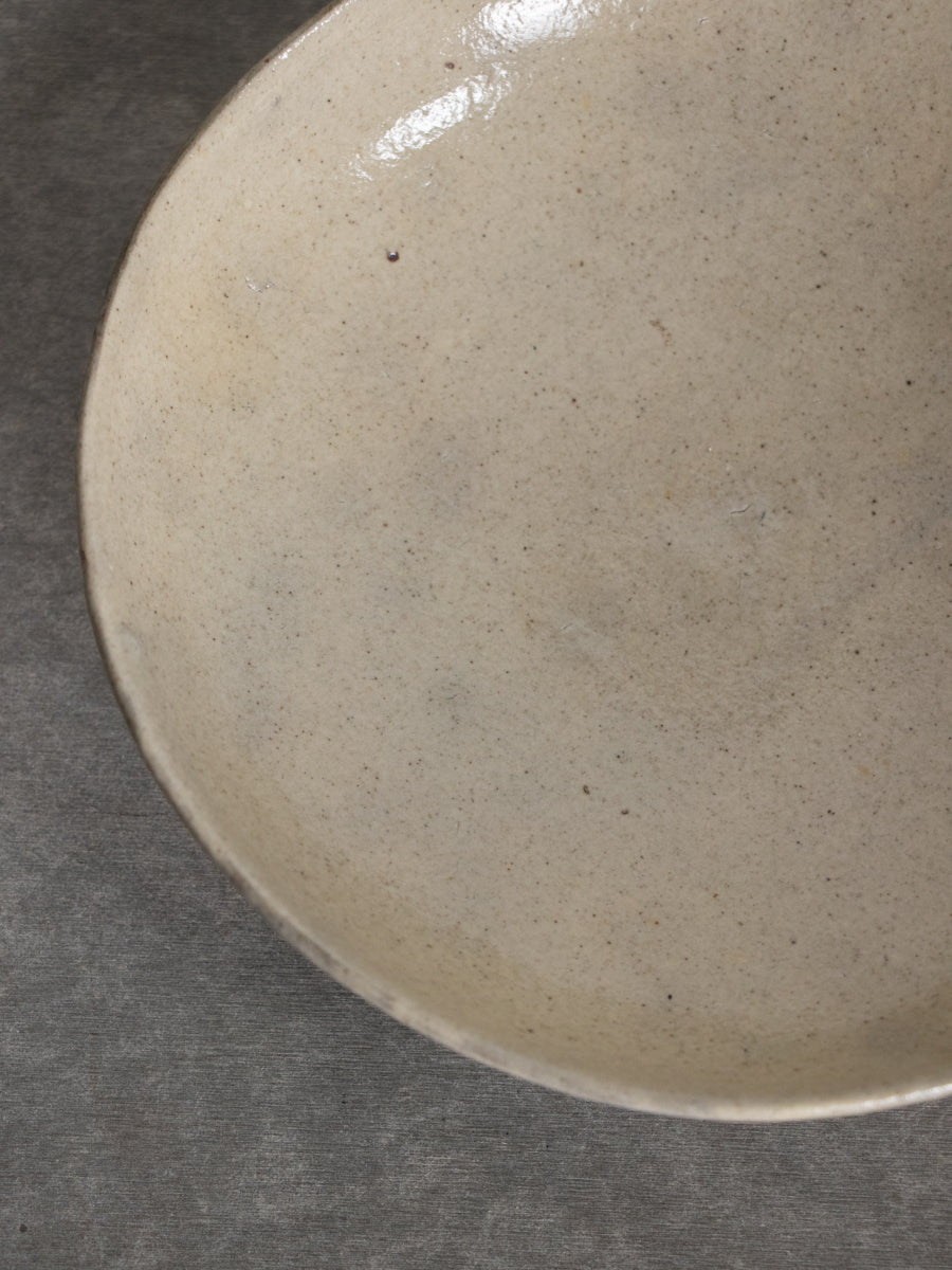 陶石粉引平鉢