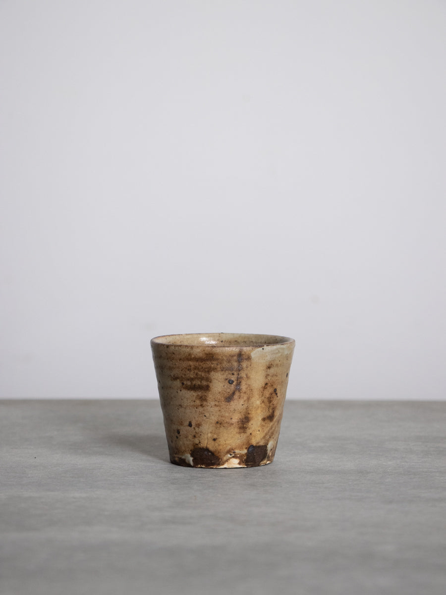 陶石粉引渋猪口