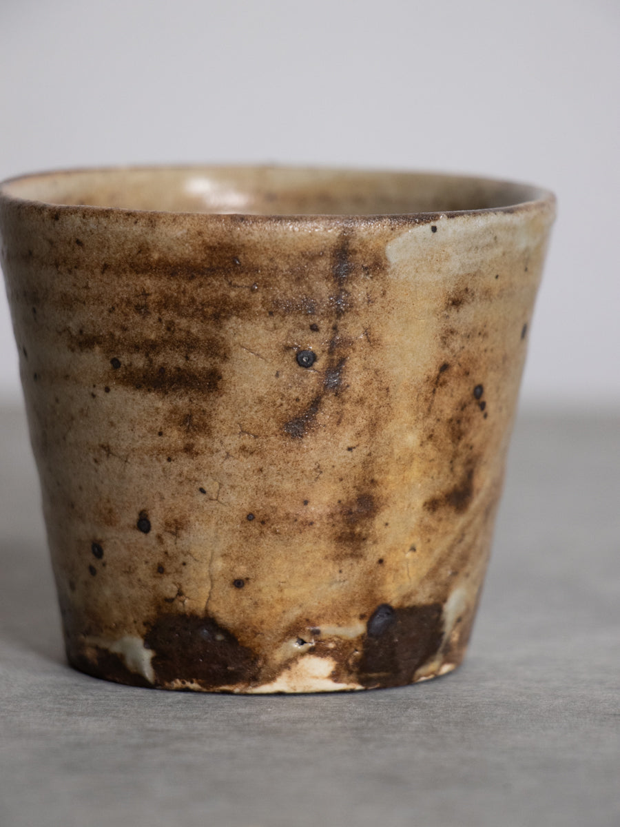 陶石粉引渋猪口