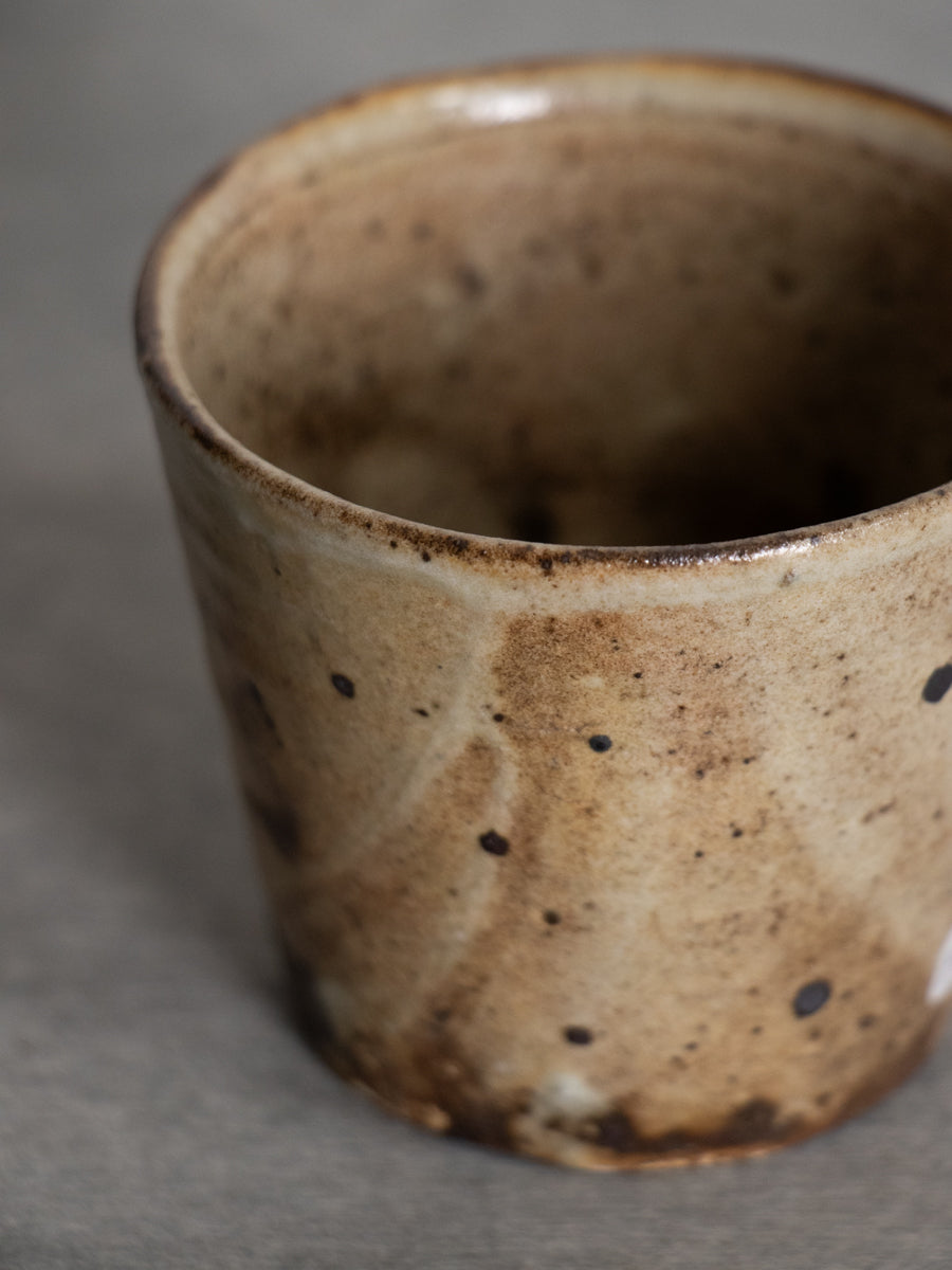 陶石粉引渋猪口