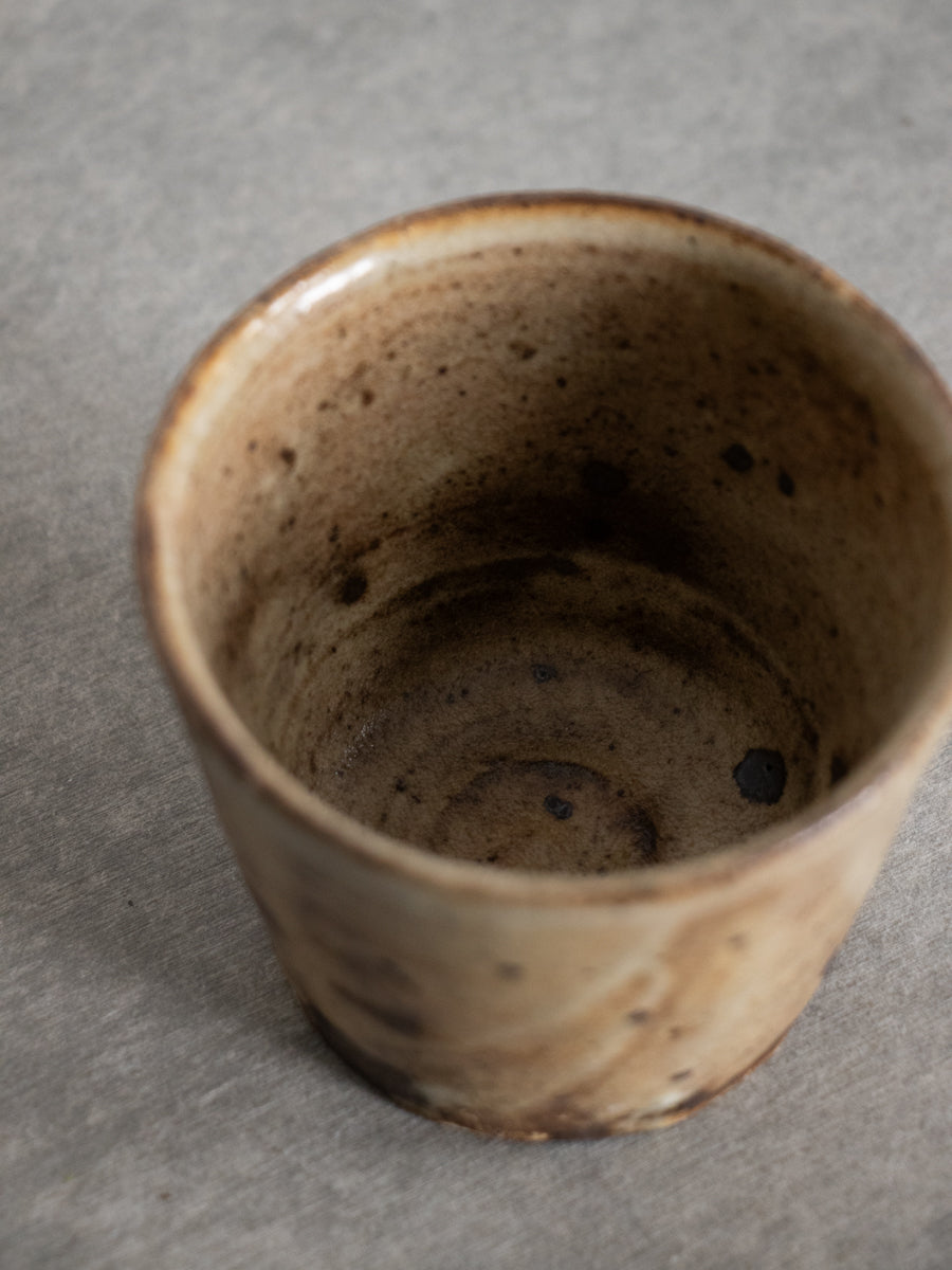 陶石粉引渋猪口