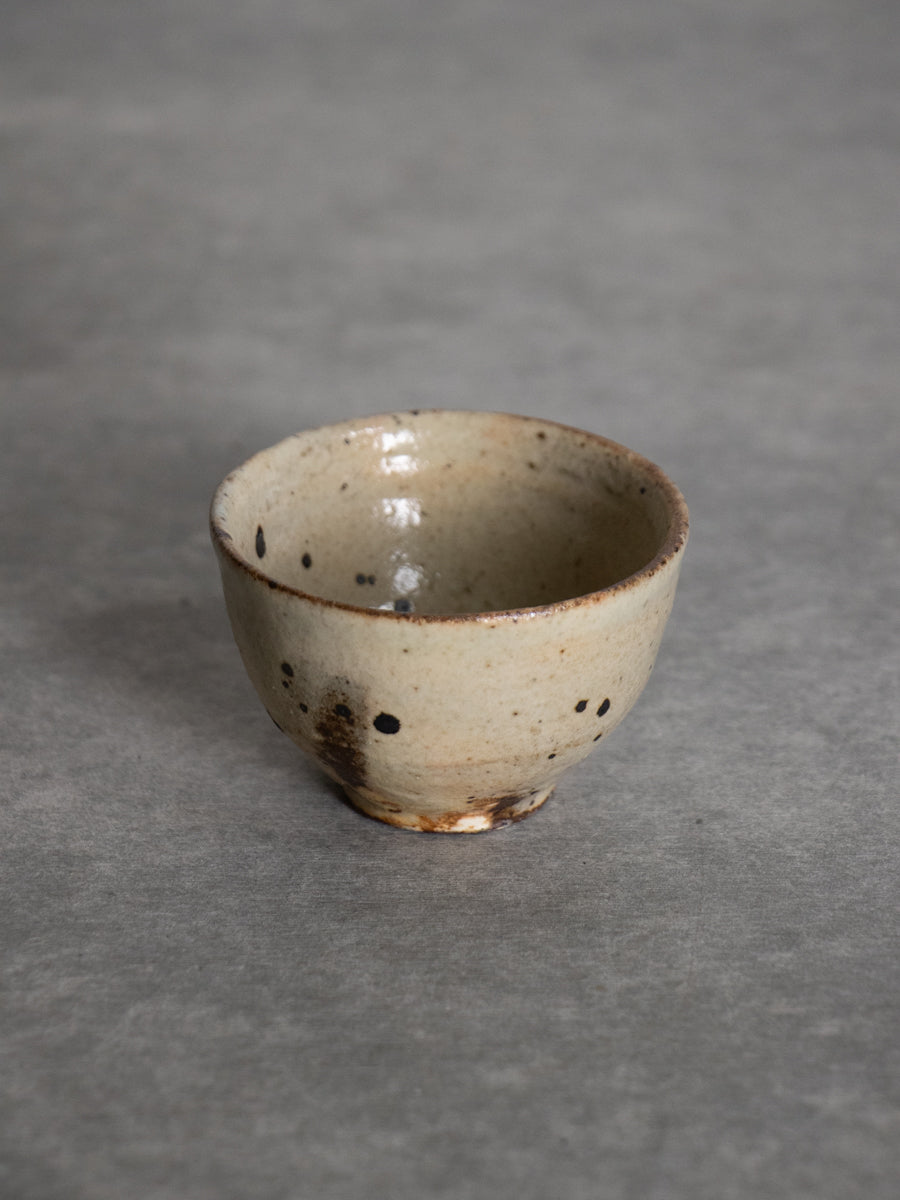 陶石粉引ぐい呑