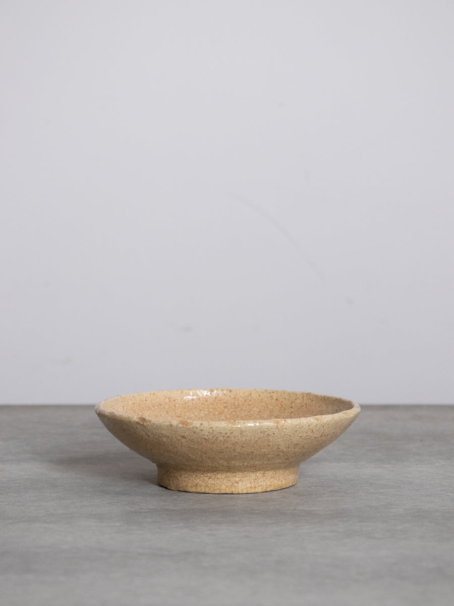 灰釉波縁5寸浅鉢（目跡あり）