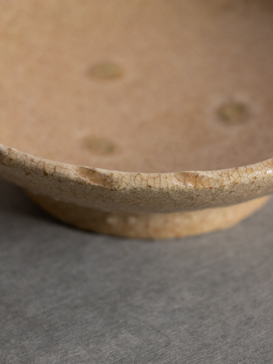灰釉波縁5寸浅鉢（目跡あり）