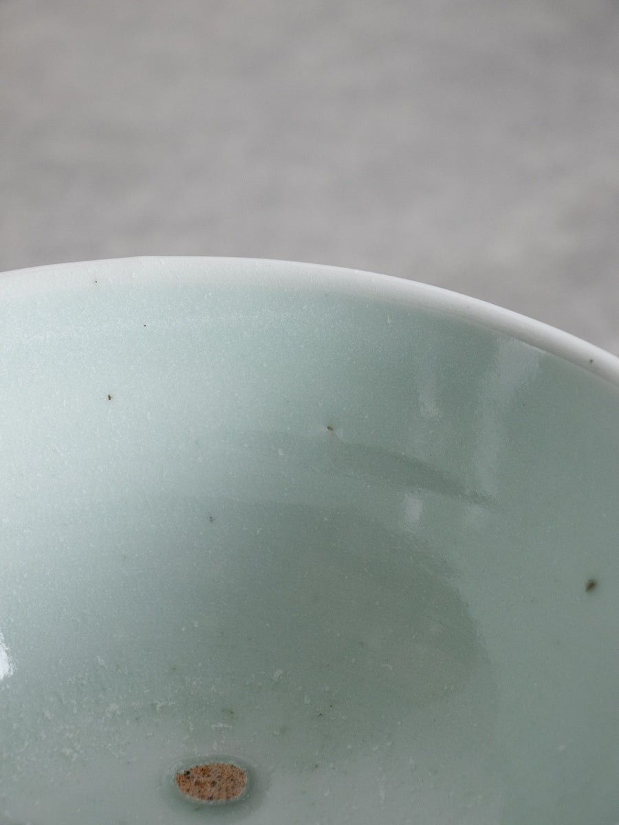 白磁6寸深鉢（目跡あり）