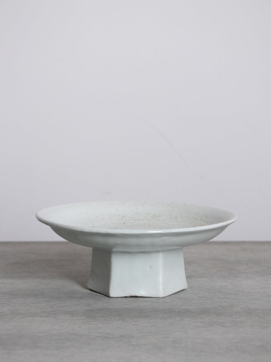 白磁7.5寸6角高台台皿（目跡あり）