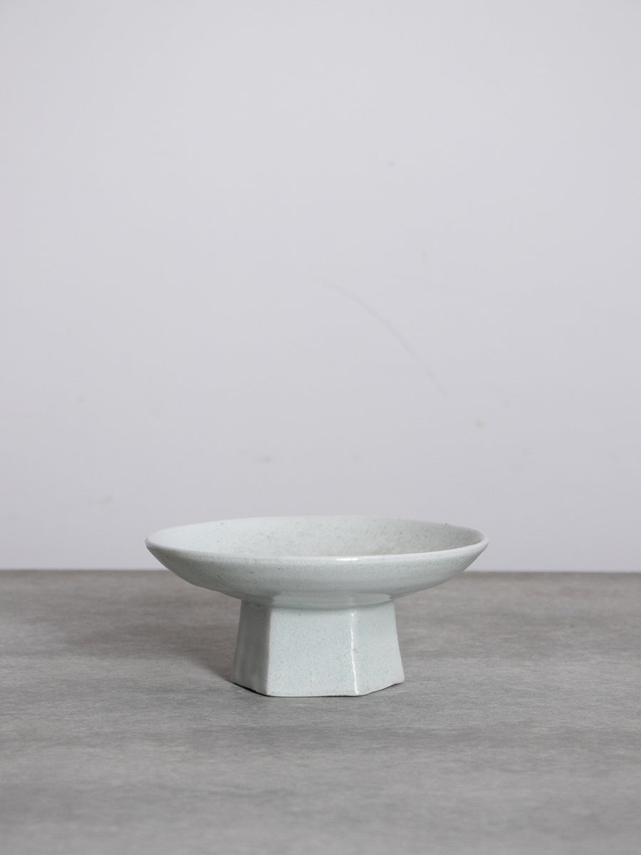 白磁5寸6角高台台鉢（目跡あり）