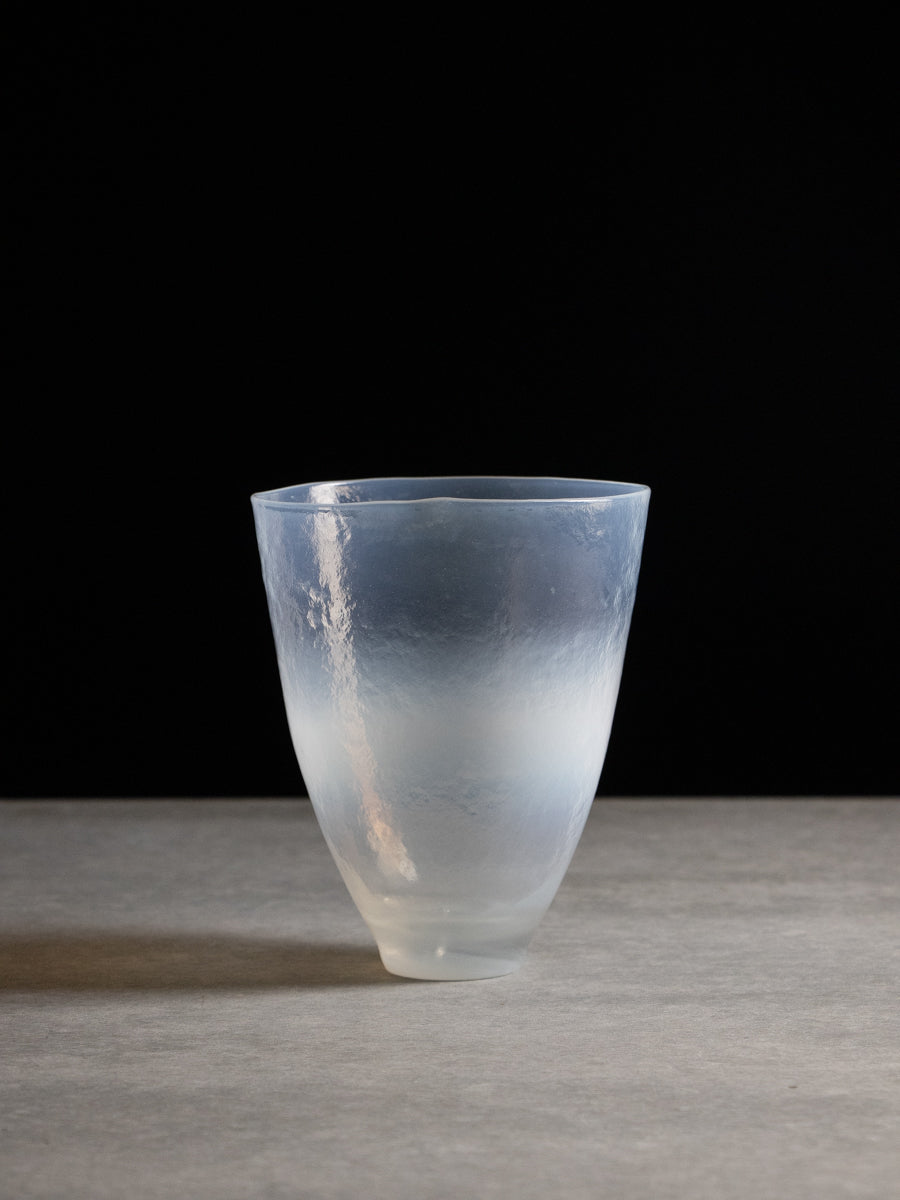 乳玉白　vase①