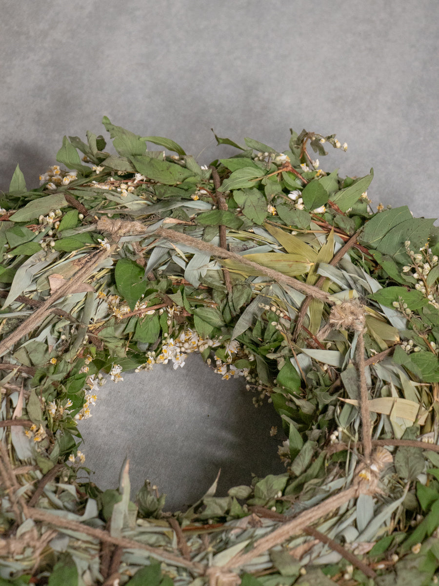 ウツギ（卯の花）のリース