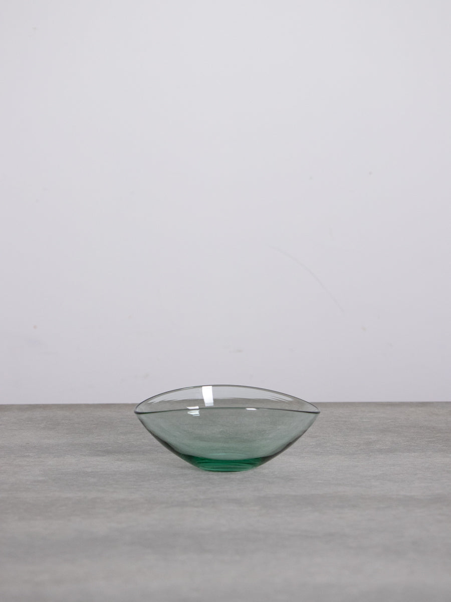 Lotus Oval Bowl (S) / Mint