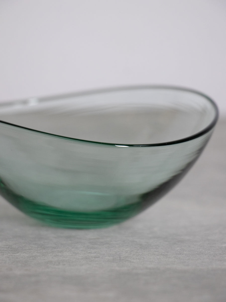 Lotus Oval Bowl (S) / Mint