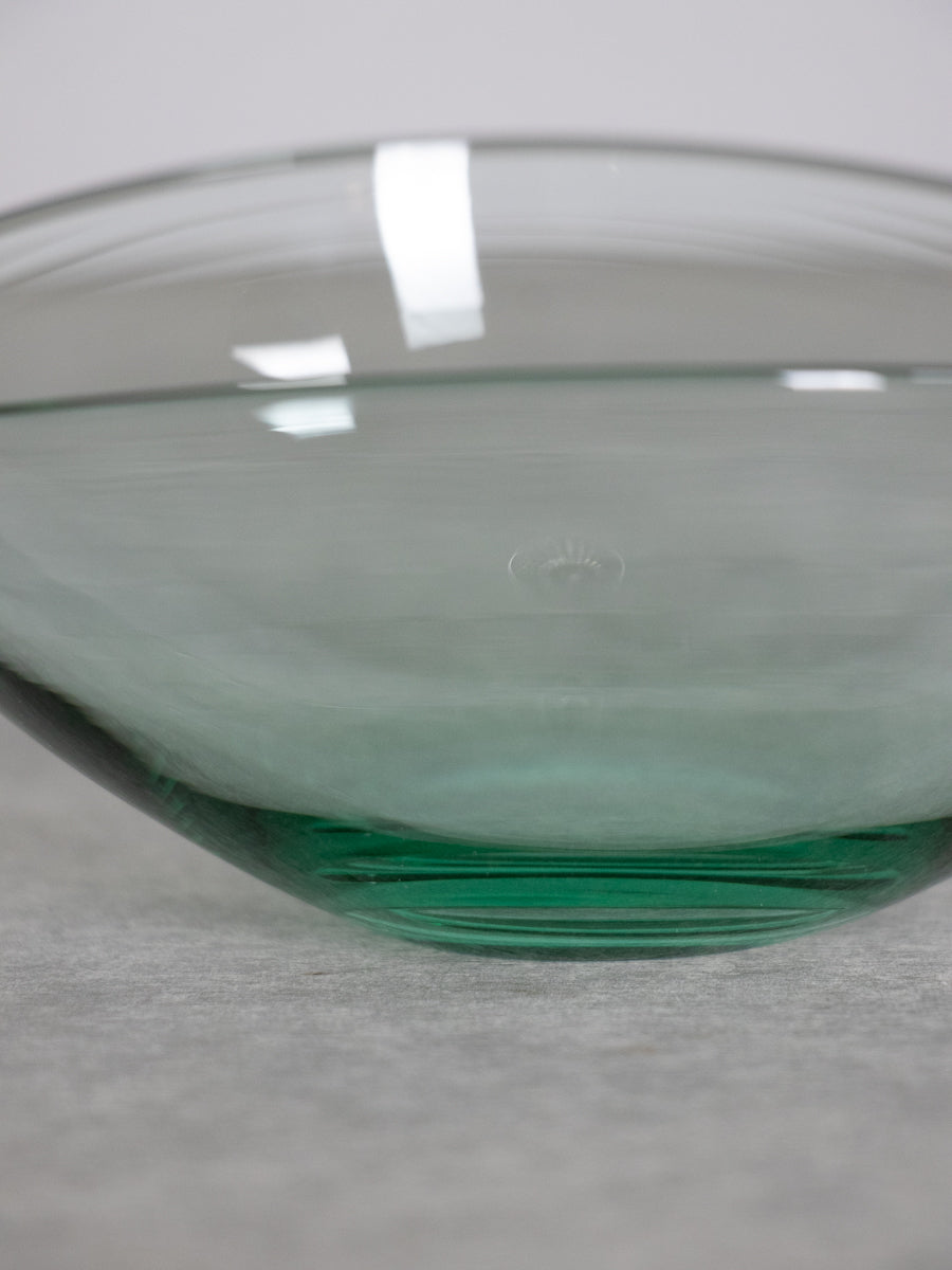 Lotus Oval Bowl (S) / Mint