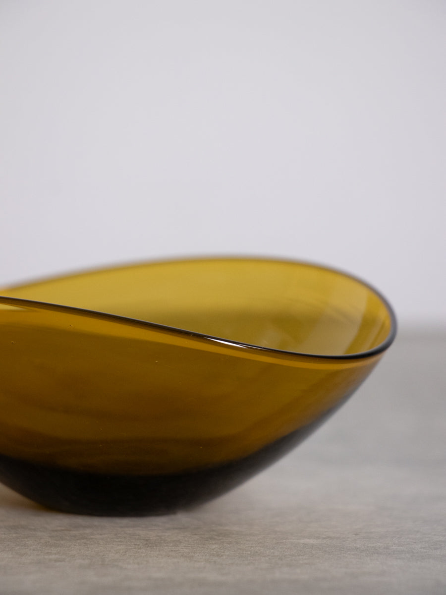 Lotus Oval Bowl (S) / Brown