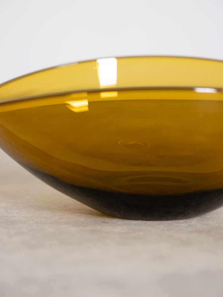 Lotus Oval Bowl (S) / Brown