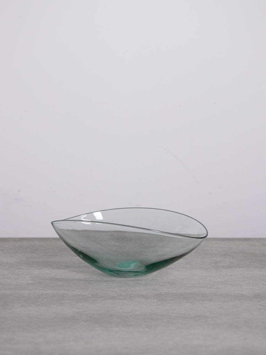 Lotus Oval Bowl (M) / Mint