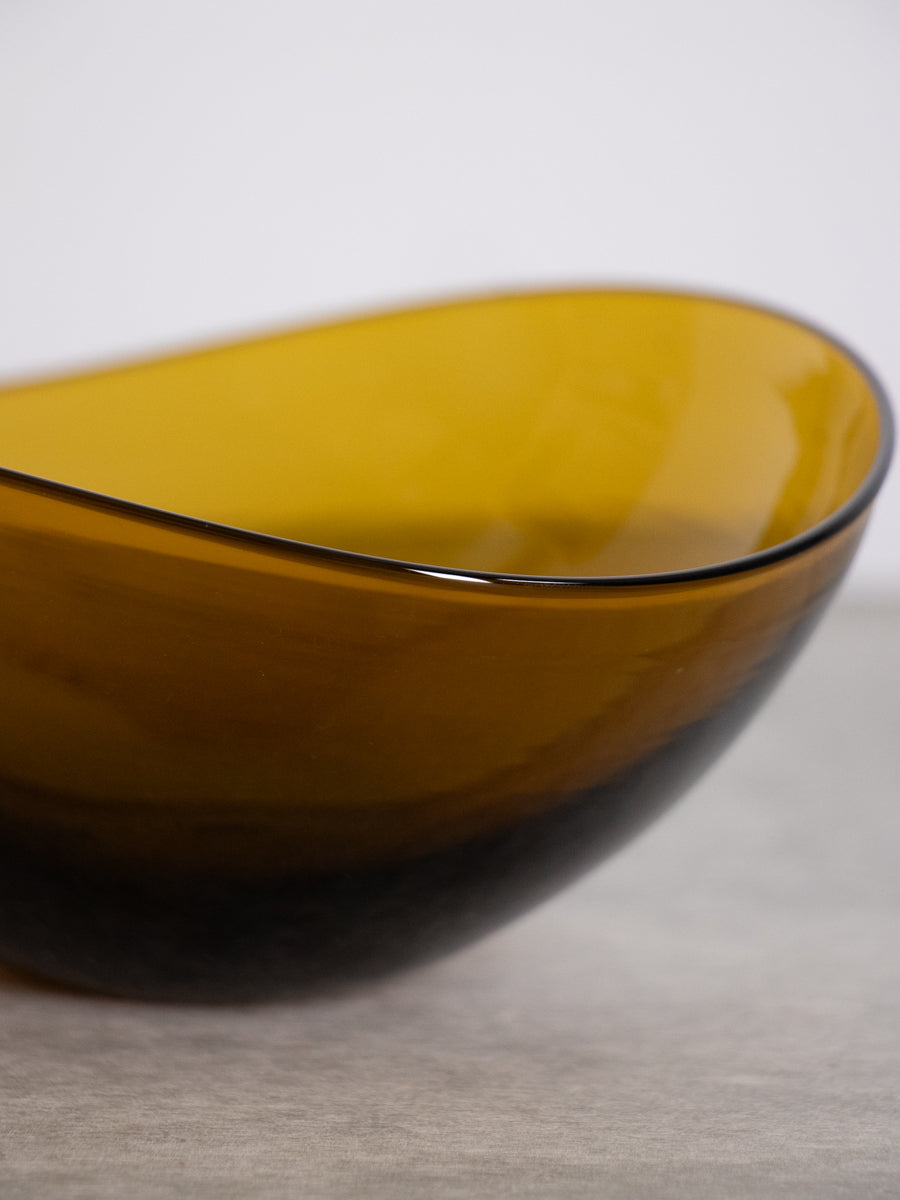 Lotus Oval Bowl (M) / Brown