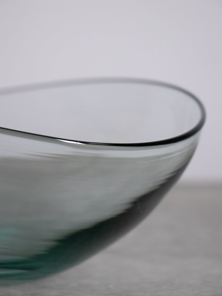 Lotus Oval Bowl (L) / Mint
