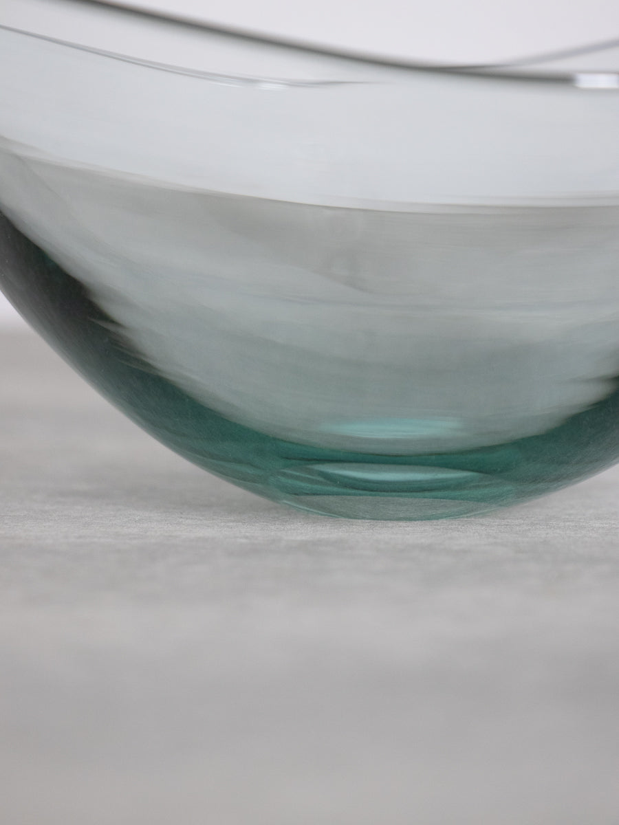 Lotus Oval Bowl (L) / Mint