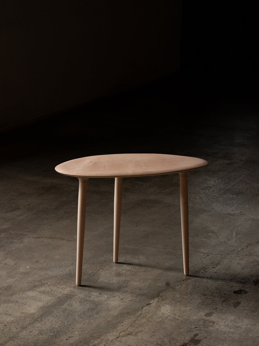 TABLE / DESK