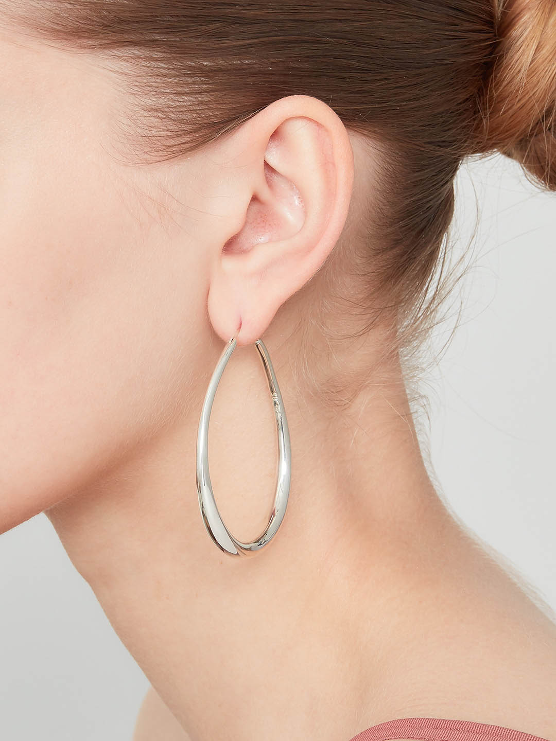 MEDIUM EGG HOOP EARRING