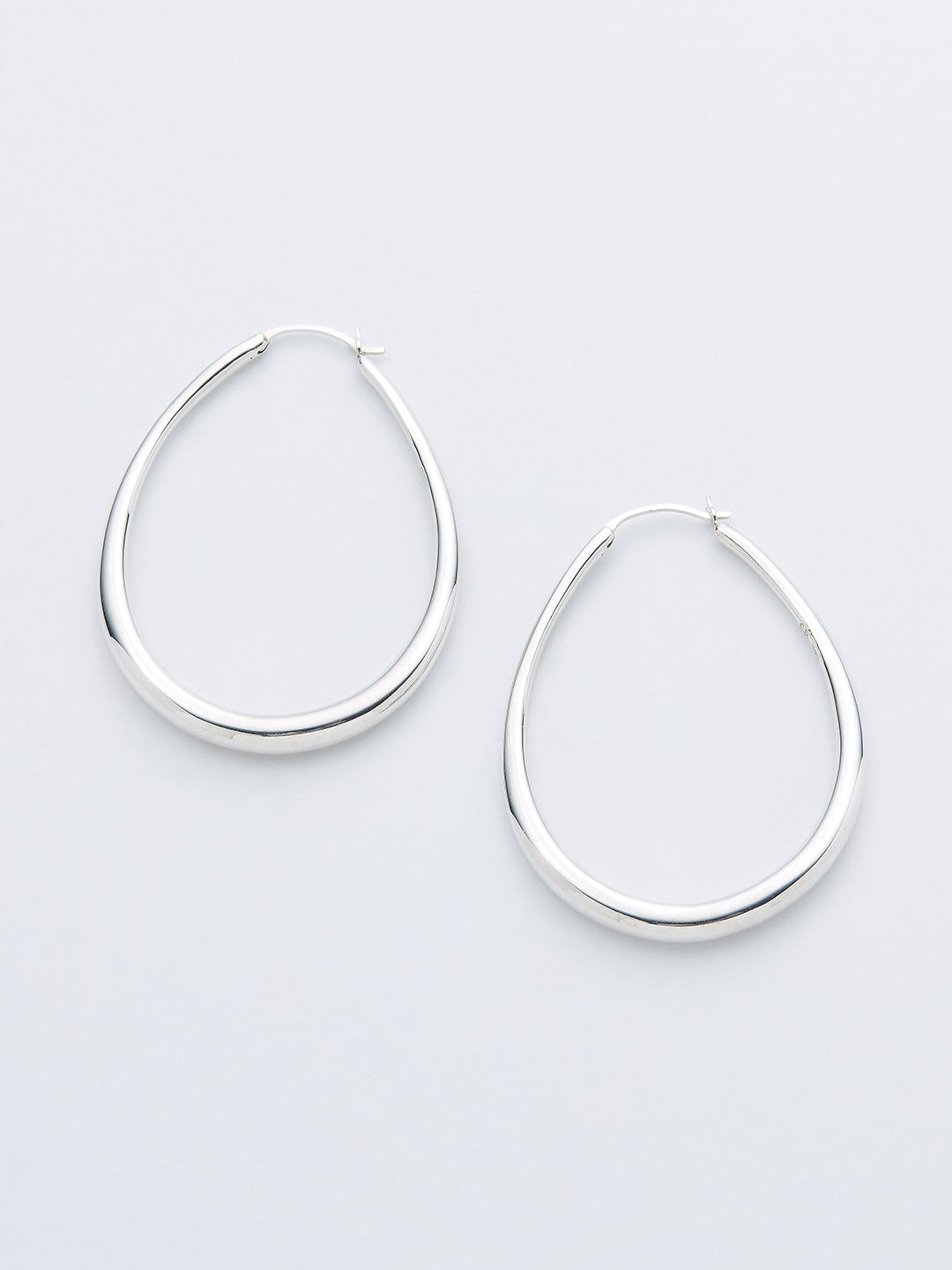 MEDIUM EGG HOOP EARRING